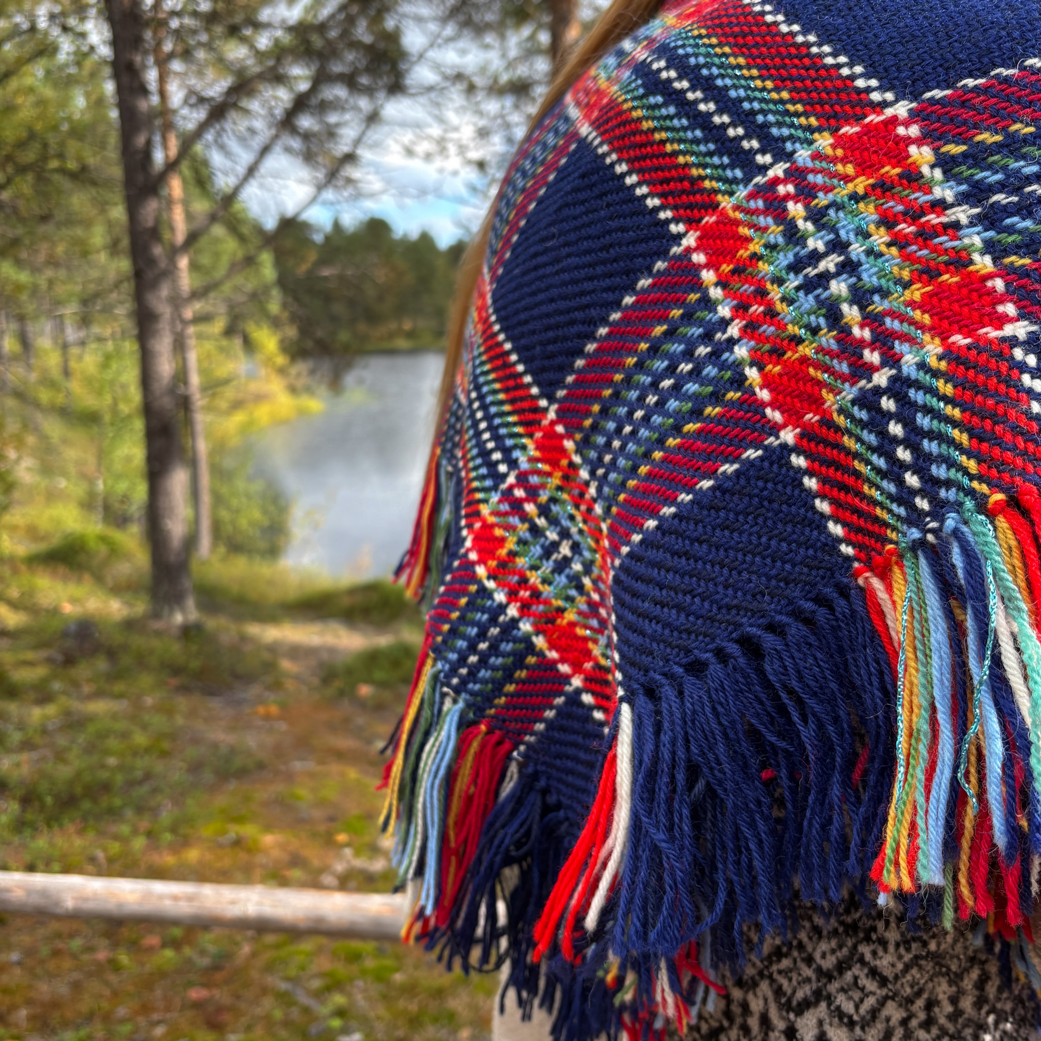 Ellen Haarahiltunen, villahuivi 85 cm kimalle - Image 2