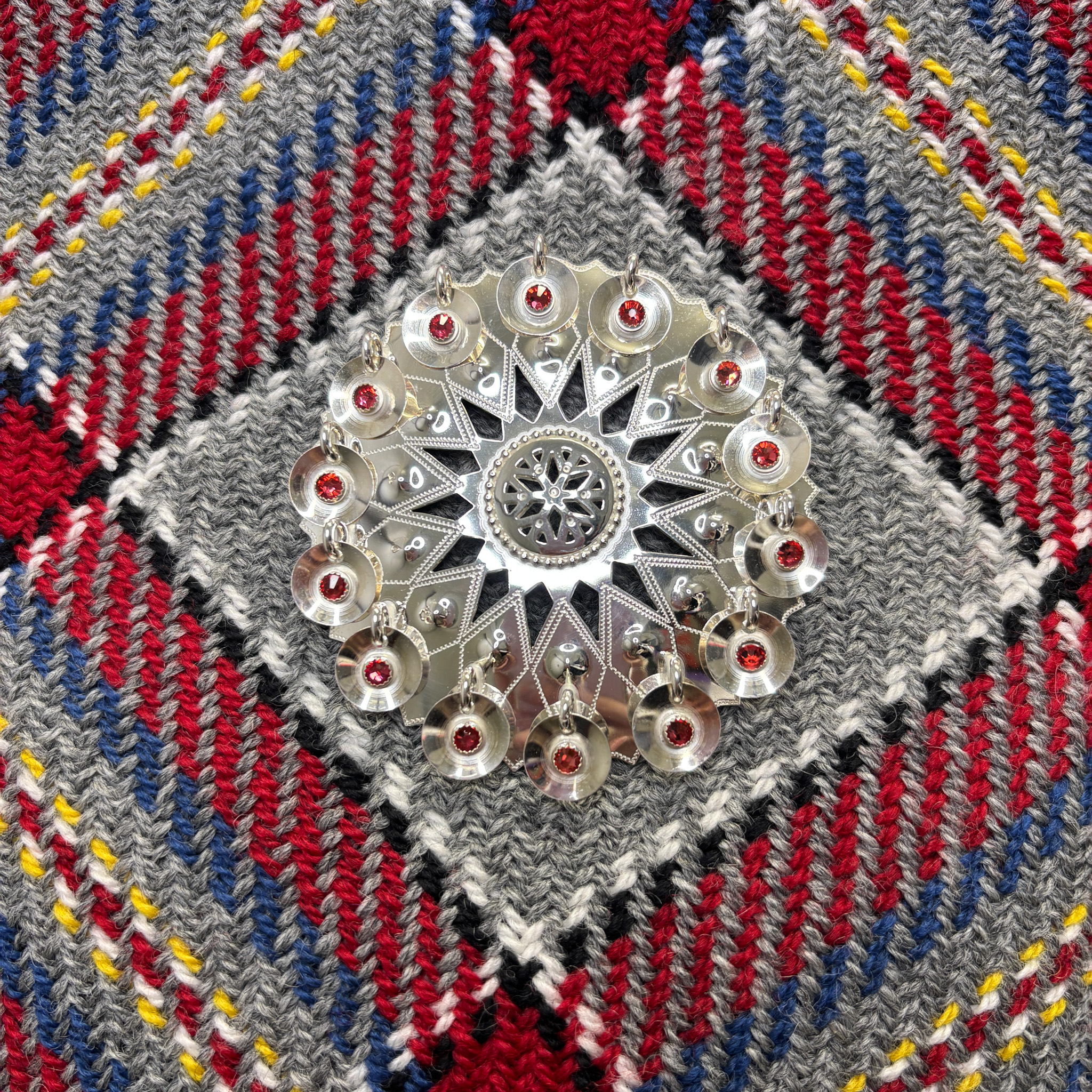 Risku Muohta 8 cm, punaiset kivet, Erica Huuva