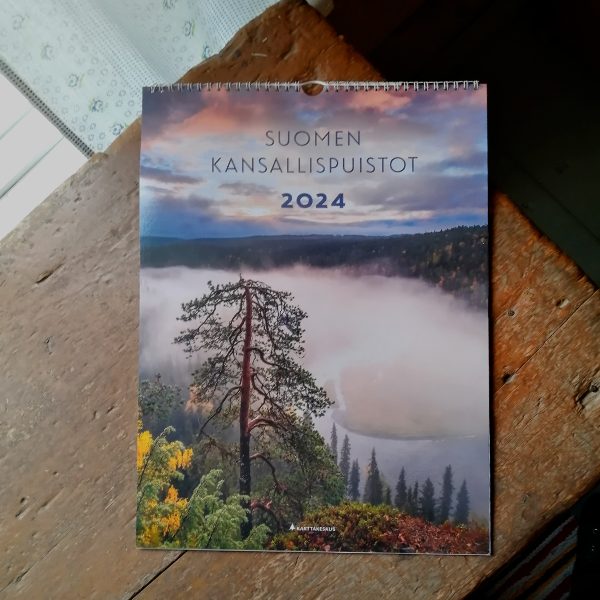 Suomen kansallispuistot 2023 -kalenterin kansikuva