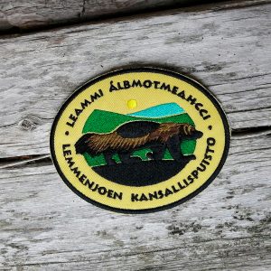 lemmenjoen-kansallispuisto_hihamerkki. Logossa on ahma