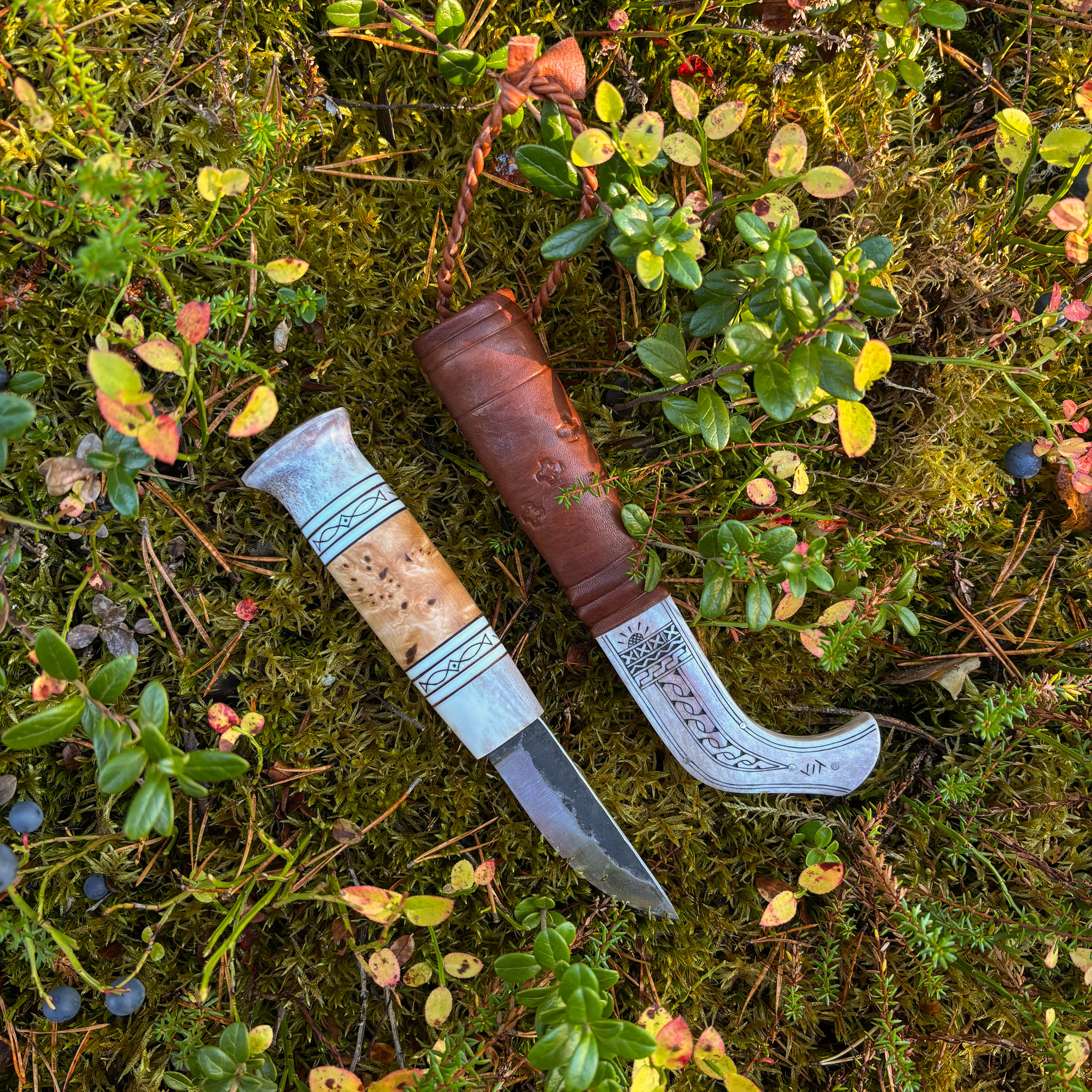 Ilmari Tapiola, puukko kaiverruksin