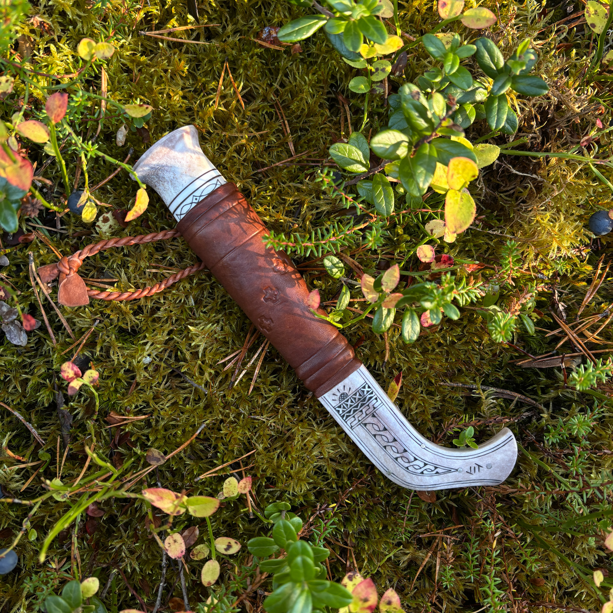 Ilmari Tapiola, puukko kaiverruksin - Image 3