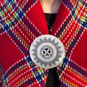 iso luinen risku villahuivissa