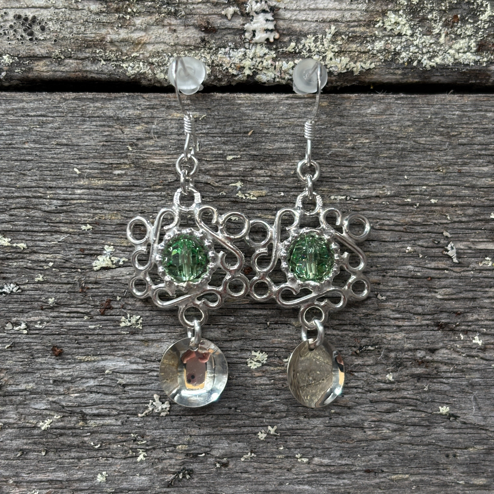 Muorjjit -korvakorut pyöreällä laukkasella, vaaleanvihreä, Haraldin paja