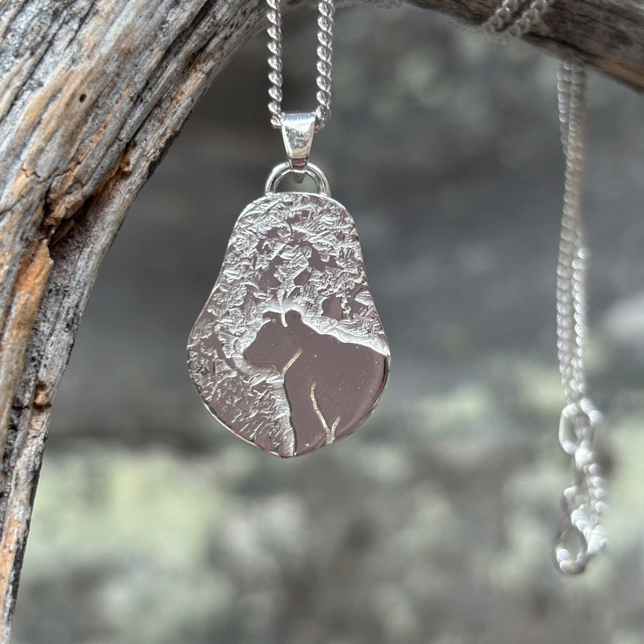 Äiti suojelee -kaulakoru, Kati Puolakangas Design - Image 2