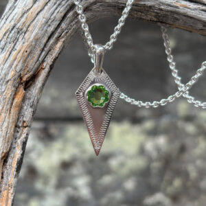 Utsjoen timantit kaulakoru, vaaleanvihreä, Haraldin paja