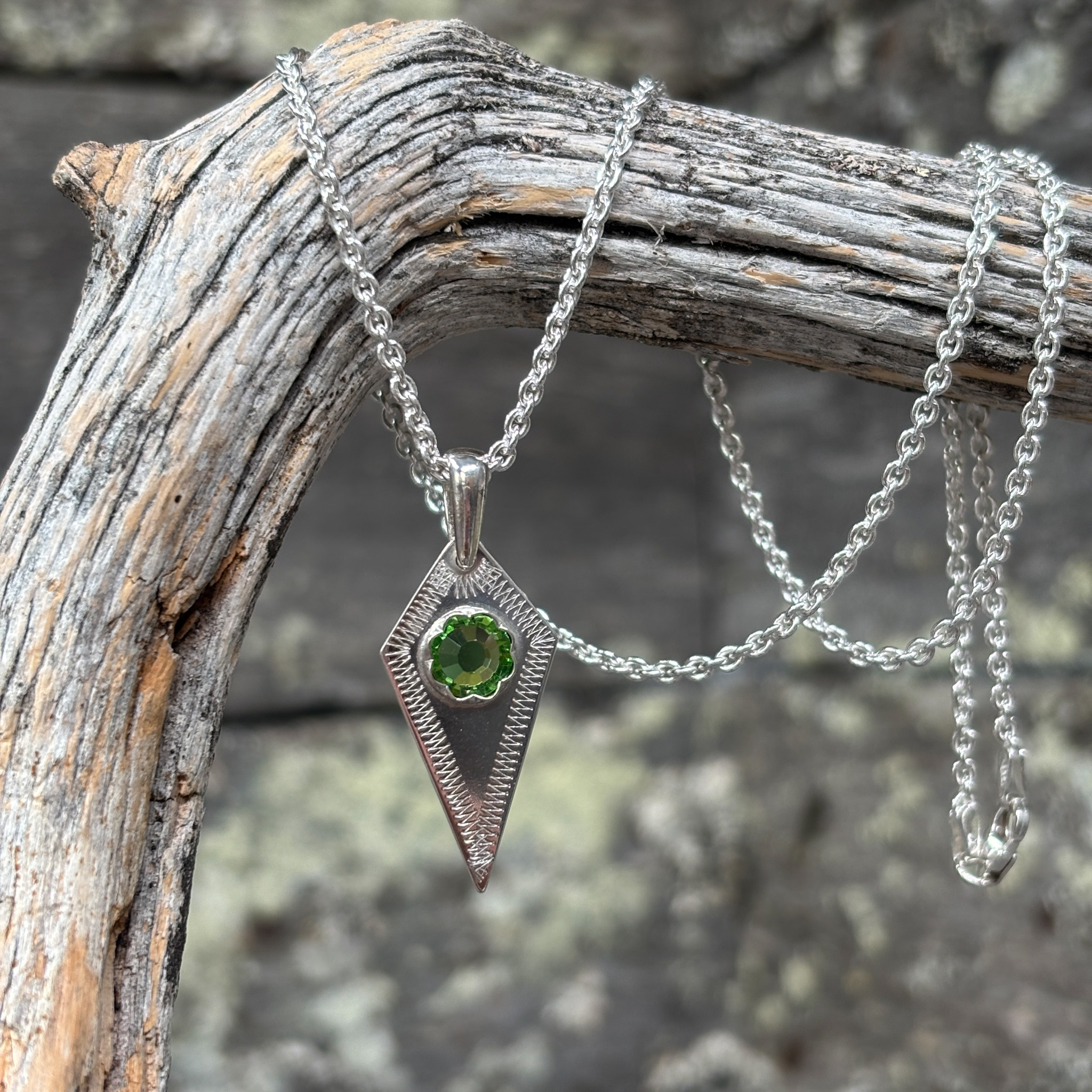 Utsjoen timantit kaulakoru, vaaleanvihreä, Haraldin paja - Image 2