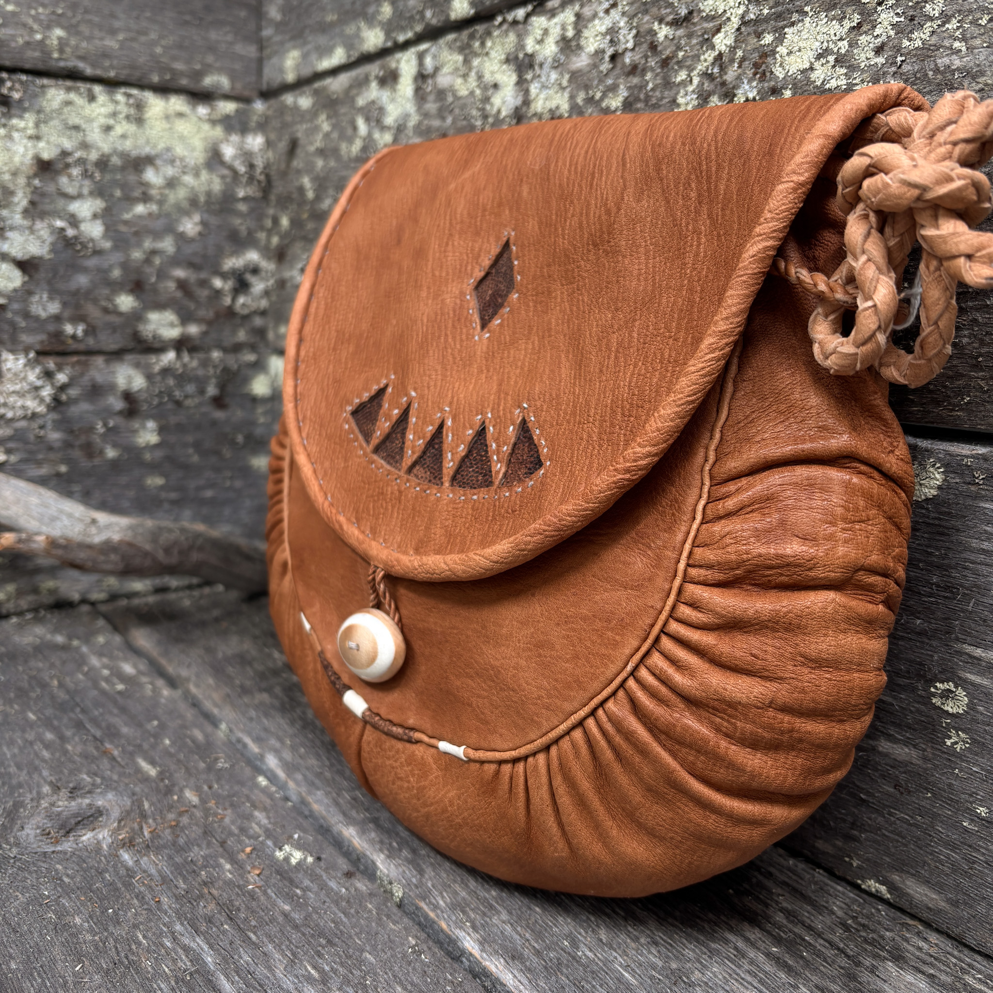 Iso käsilaukku madekoristeilla, Maria Aikio - Image 4