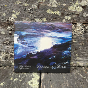 CD-levyn etukansi, jossa sini-violetti taideteos