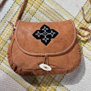 Sisnalaukku, kahdeksan helmeä, Olga Kangasniemi