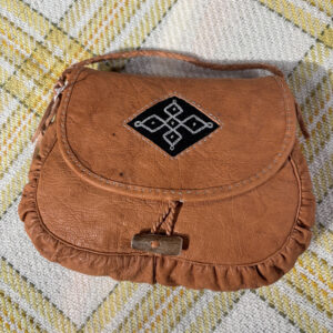 Sisnalaukku, viisi helmeä, Olga Kangasniemi