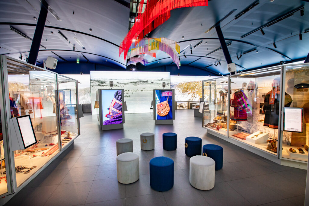 Näyttelyamanuenssiksi Siidaan